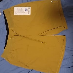 NWT! Lululemon License to train short- L
